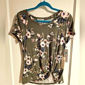 Super soft blouse with short sleeves & unique cinched detail